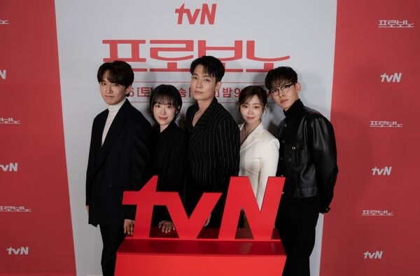 (왼쪽부터) 윤나무, 소주연, 정경호, 서혜원, 강형석 / 사진=tvN