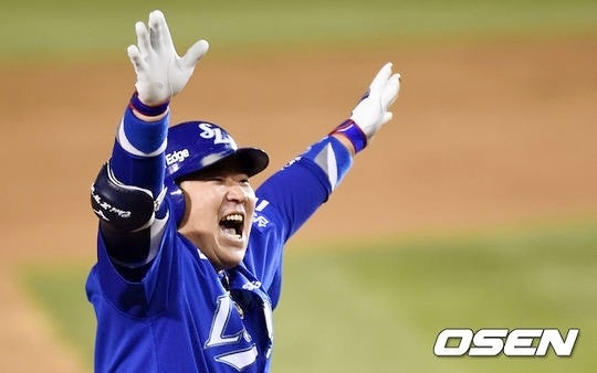삼성 라이온즈 시절 최형우의 모습.