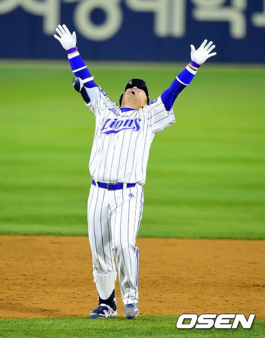 삼성 라이온즈 시절 최형우의 모습.