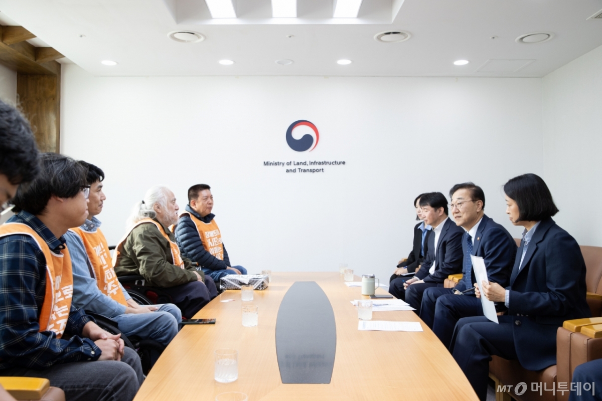 서울 지하철 1호선 전장연 시위 현장