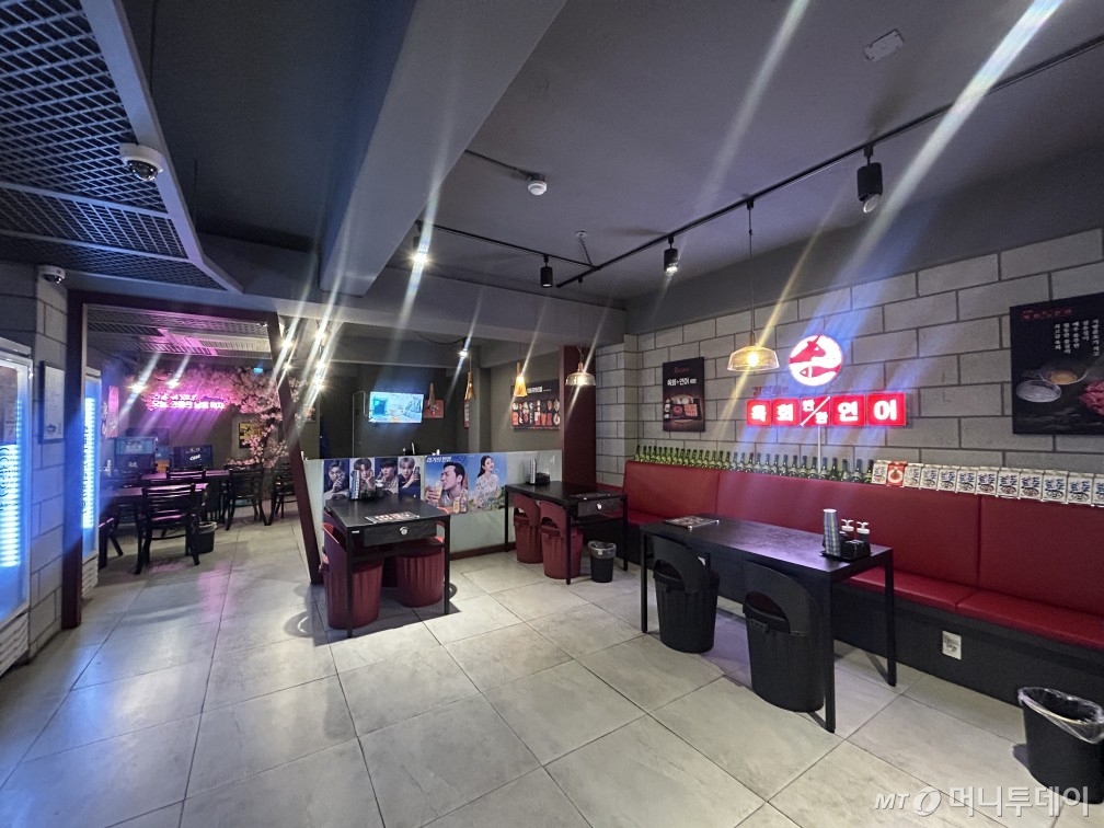 지난달 27일 오후 5시쯤 서울대입구역 인근 연어·육회 무한리필 식당. /사진=김지현 기자.