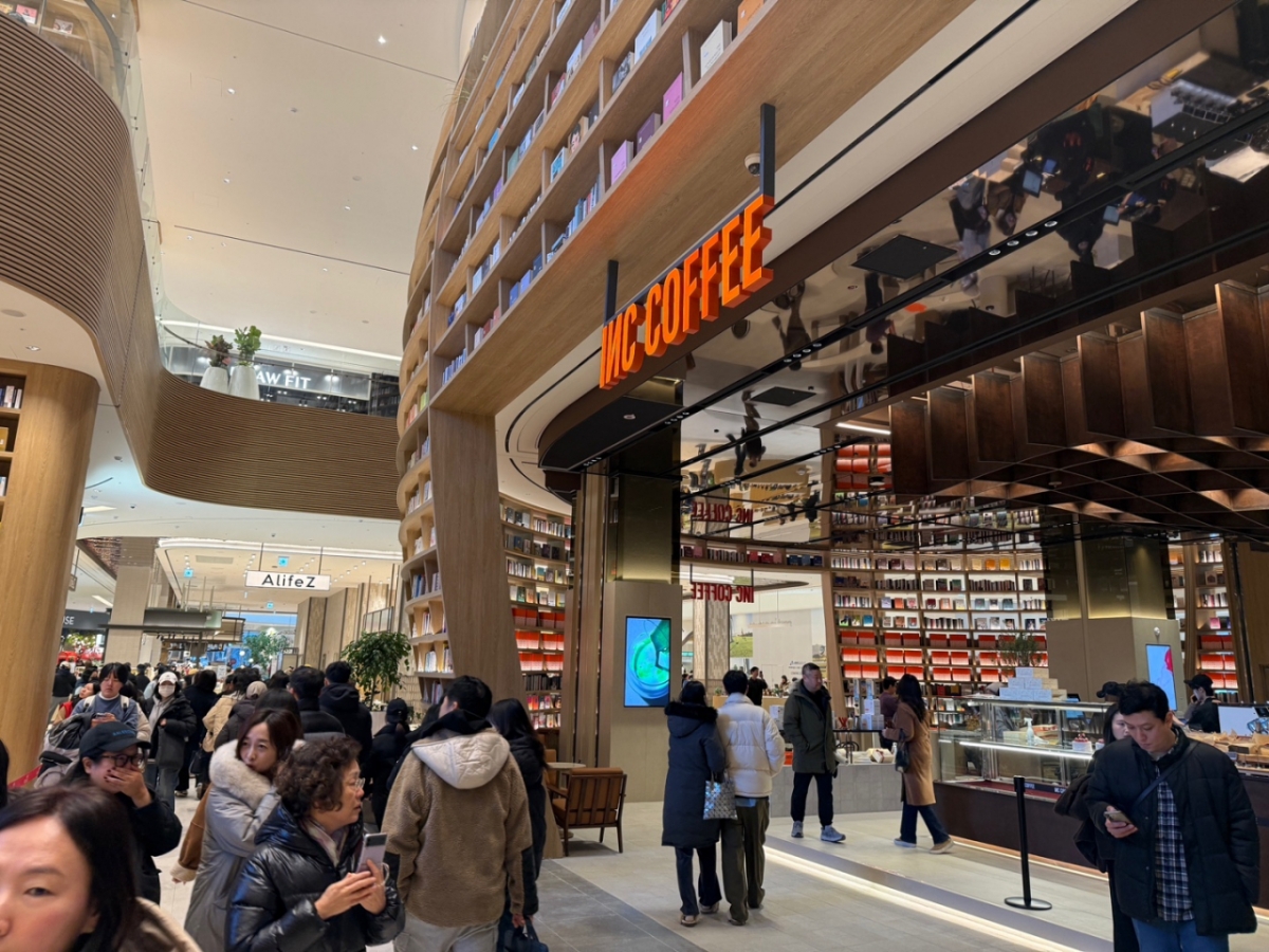 스타필드빌리지 운정점을 보기 위해 많은 인파가 몰렸다./사진=김민우 기