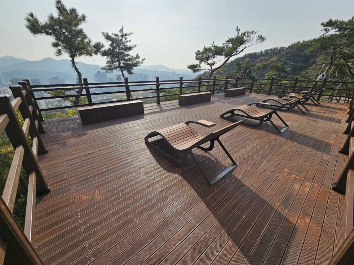 과천도심이 한눈에 보이는 해누리 전망대 모습./사진제공=과천시