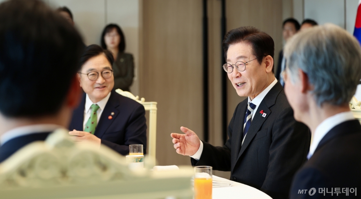 [서울=뉴시스] 고범준 기자 = 이재명 대통령이 3일 서울 용산 대통령실 청사에서 열린 5부 요인 초청 오찬에서 발언하고 있다. (대통령실통신사진기자단) 2025.12.03. bjko@newsis.com /사진=