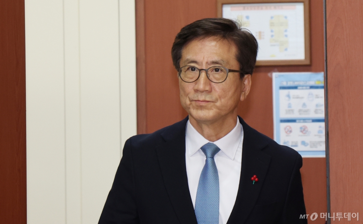 (서울=뉴스1) 김명섭 기자 = 김인회 감사원장 권한대행이 3일 서울 종로구 감사원에서 열린 운영쇄신 TF의 점검결과와 향후 제도개선 방안등 종합 결과를 발표하고 있다.   이번 제도개선 방안은 TF의 점검 결과 도출된 제도개선 방안과 2025년 8월 6일 발표한 '공직사회 활력 제고를 위한 감사운영 개선방향' 및 감사원 소관 국정과제 등을 종합적으로 반영하여 수립됐다. 2025.12.3/뉴스1  Copyright © 뉴스1. All rights reserved. 무단 전재 및 재배포,  AI학습 이용 금지. /사진=(서울=뉴스1) 김명섭 기자