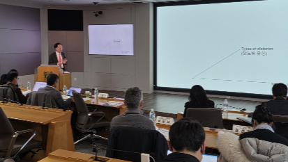 조영민 대한당뇨병학회 법제이사(서울대병원 내분비대사내과 교수)가 3일 서울대학교 암연구소 2층 이건희홀에서 열린 ‘중증 당뇨병 관리 강화, 분류체계 개선을 위한 전략 모색’ 심포지엄에서 중증 당뇨병에 대해 소개하고 있다./사진=박정렬 기자