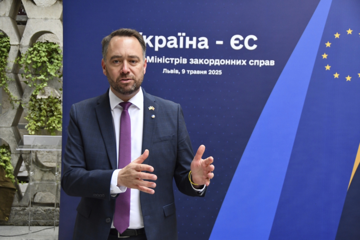 막심 프레보 벨기에 외무장관이 지난 5월9일(현지시간) 우크라이나 르비우에서 열린 우크라이나-유럽연합(EU) 외무장관 회의 중 기자들에게 발언하는 모습. /AP=뉴시스