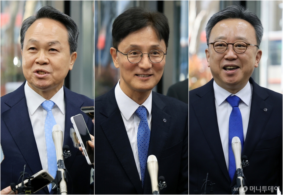 신한금융지주 차기 회장 후보인 진옥동 현 신한금융지주 회장(왼쪽부터), 이선훈 신한투자증권 대표, 정상혁 신한은행장이 4일 오전 서울 중구 신한금융지주 본사에서 열린 개별 최종 면접에 참석해 취재진 질문에 답변하고 있다. 2025.12.4/사진=뉴스1 /사진=(서울=뉴스1) 김진환 기자