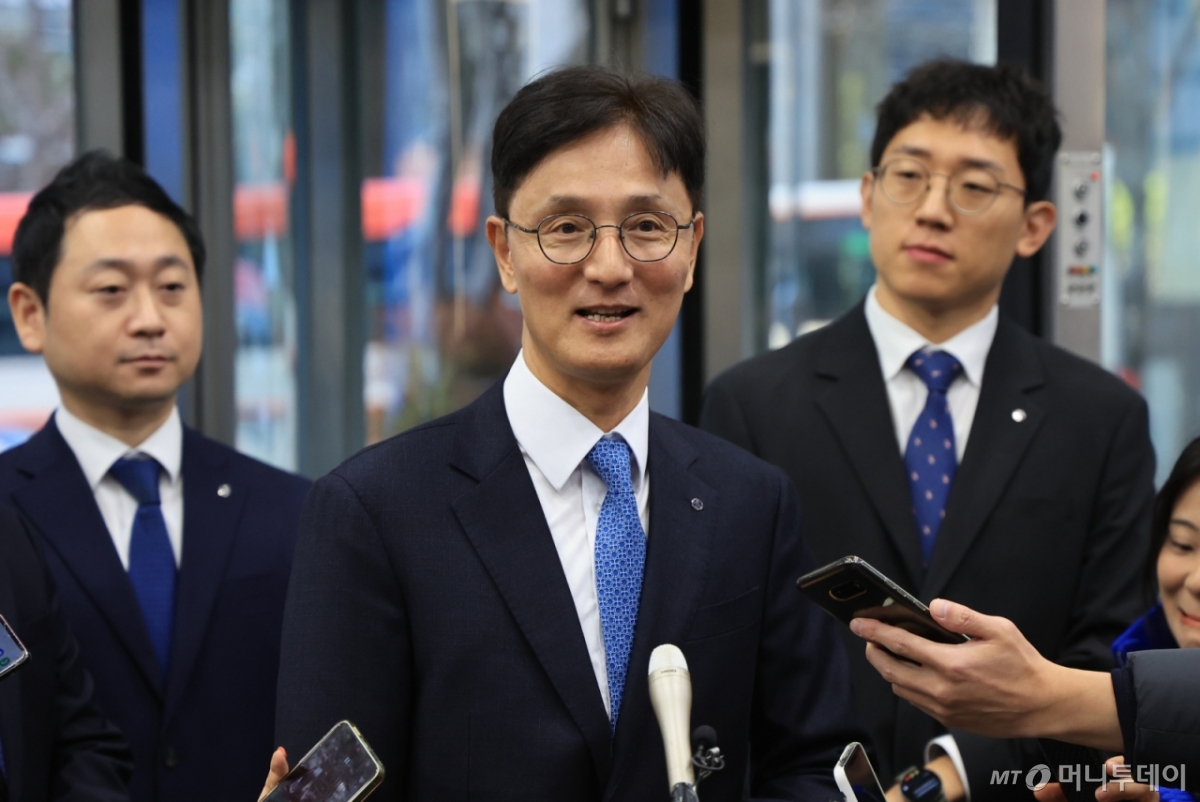 신한금융지주 차기 회장 후보인 이선훈 신한투자증권 대표가 4일 오전 서울 중구 신한금융지주 본사에서 열린 개별 최종 면접에 참석하며 발언하고 있다. 2025.12.4/사진=뉴스1 /사진=(서울=뉴스1) 김진환 기자