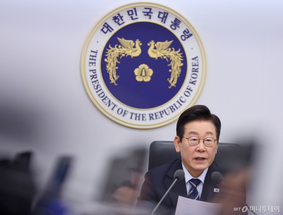 [서울=뉴시스] 고범준 기자 = 이재명 대통령이 4일 서울 용산 대통령실 청사에서 열린 수석보좌관회의에서 발언하고 있다. (대통령실통신사진기자단) 2025.12.04. bjko@newsis.com /사진=