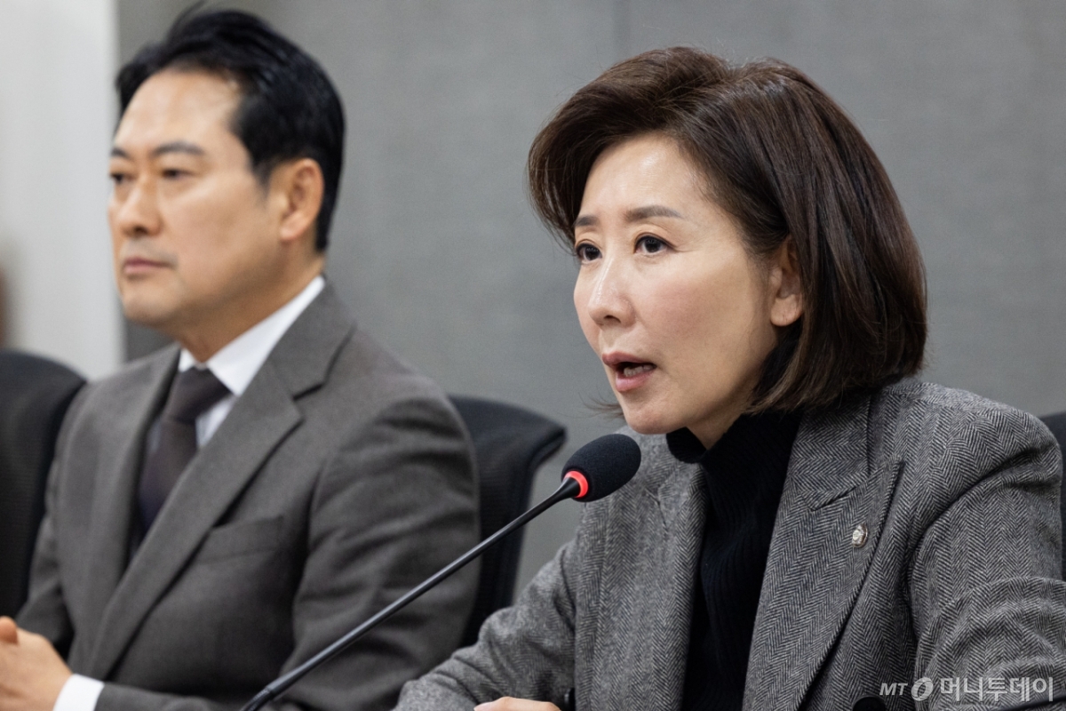 (서울=뉴스1) 유승관 기자 = 국회 법제사법위원회 나경원 국민의힘 의원이 4일 서울 여의도 국회 의원회관에서 열린 특별재판부 설치 및 법왜곡죄 신설의 위헌성 긴급세미나에서 인사말을 하고 있다. 2025.12.4/뉴스1  Copyright © 뉴스1. All rights reserved. 무단 전재 및 재배포,  AI학습 이용 금지. /사진=(서울=뉴스1) 유승관 기자