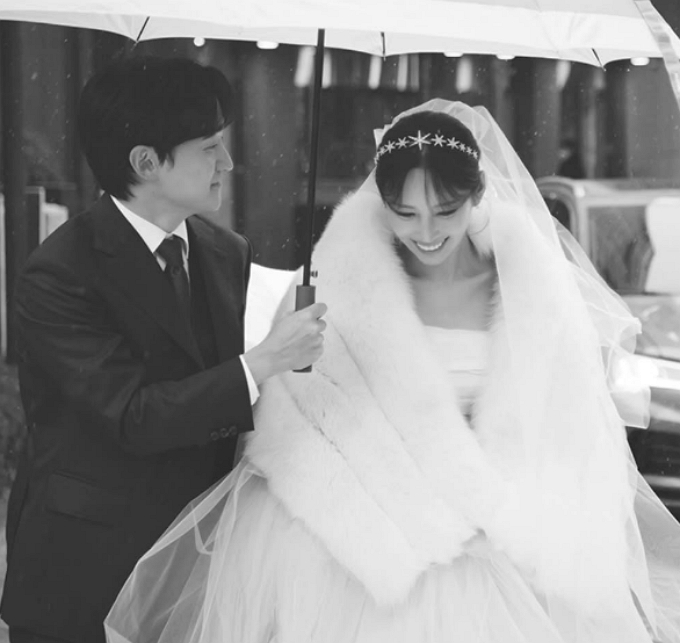 웹툰 작가 전선욱이 야옹이 작가(본명 김나영)와의 결혼 3주년을 자축하며 아내의 탈세 논란에 대한 심경을 전했다. /사진=전선욱 인스타그램