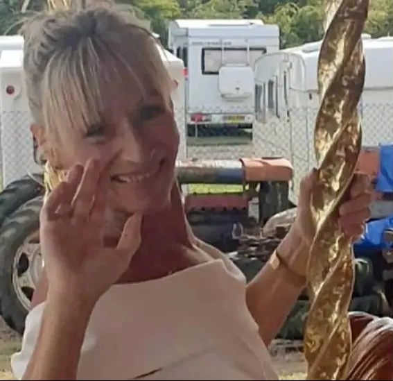 50대 영국인 여성이 사망 판정을 받고 영안실로 옮겨졌으나 살아있었던 것으로 뒤늦게 알려졌다. 해당 여성은 2시간가량 방치돼 있다가 끝내 숨졌다. /사진=더 선 보도 화면