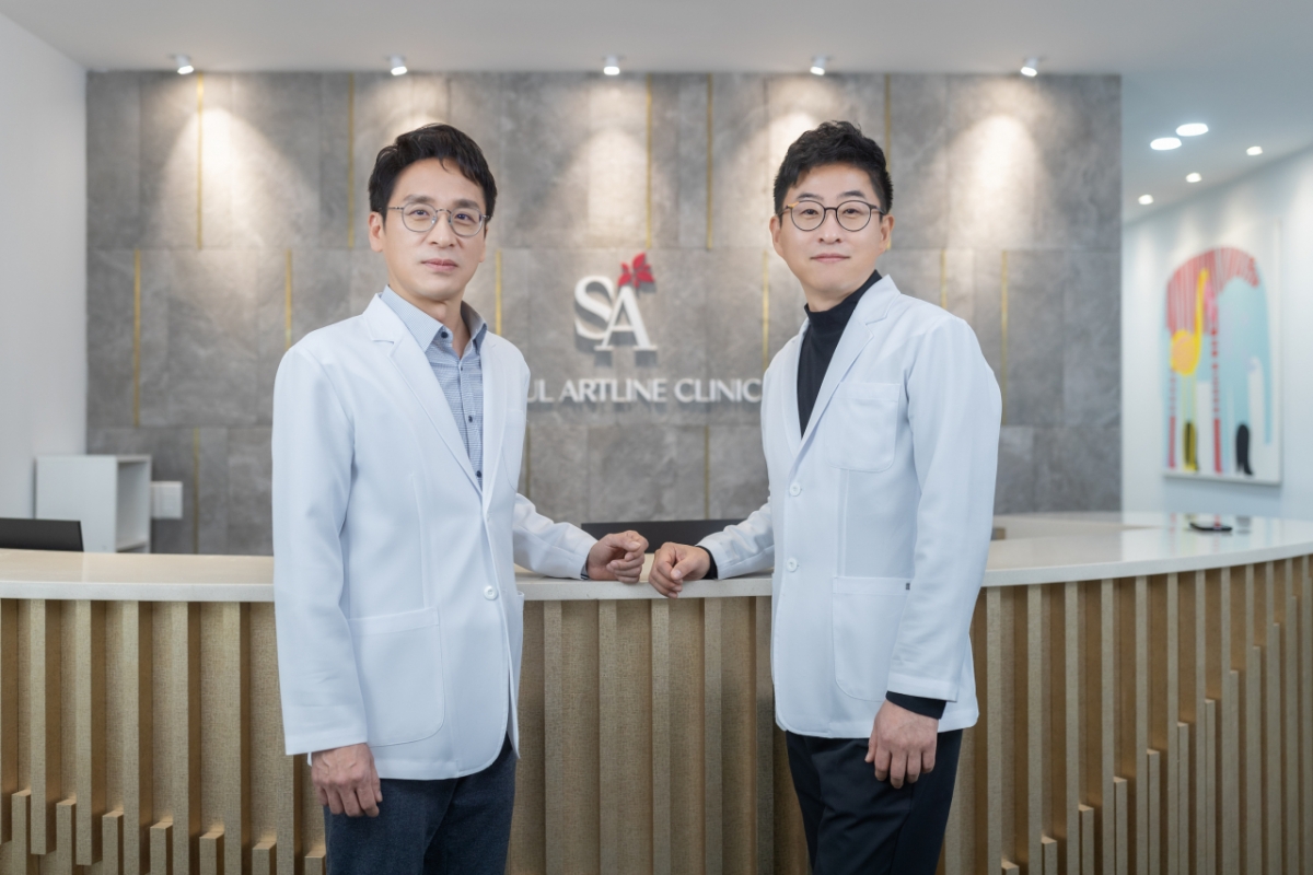 (왼쪽부터) 김정석, 배진만 서울아트라인의원 대표원장/사진제공=메디컬아시아운영위원회