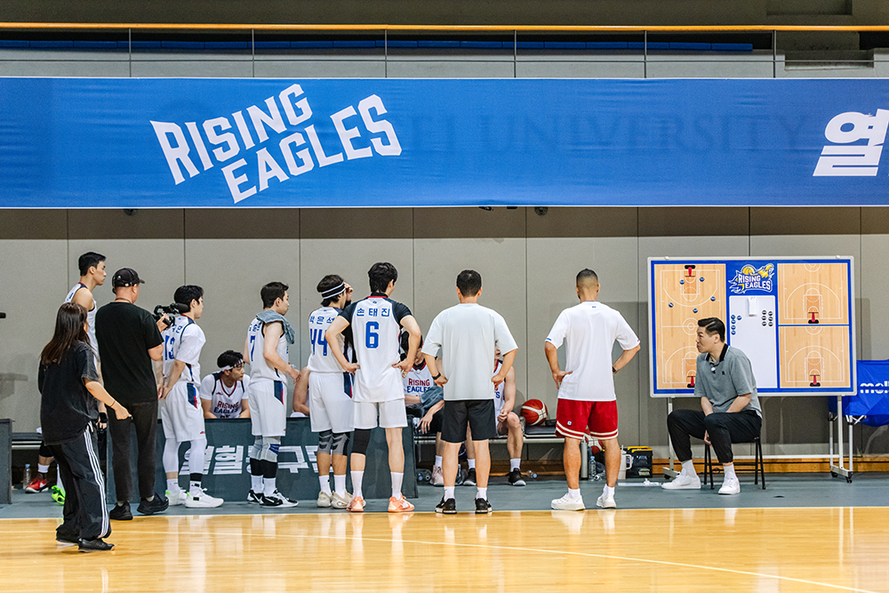 가수 겸 프로듀서 박진영이 자신이 이끄는 연예인 농구단 BPM과 서장훈의 농구팀 라이징이글스의 경기 뒤 "라이징이글스, 앞으로 큰일 났다"고 예고했다. /사진제공=CU미디어