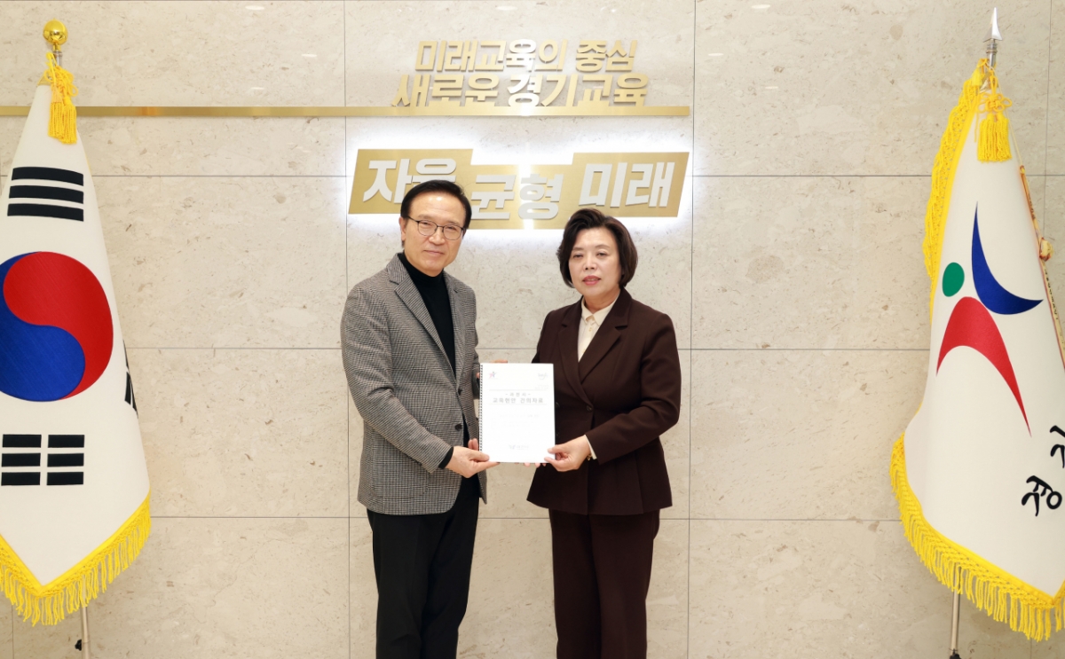 왼쪽부터 임태희 경기도교육감, 신계용 과천시장./사진제공=과천시