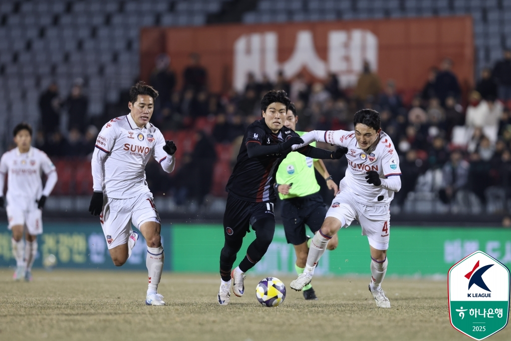 부천FC-수원FC 경기 장면. /사진=한국프로축구연맹 제공