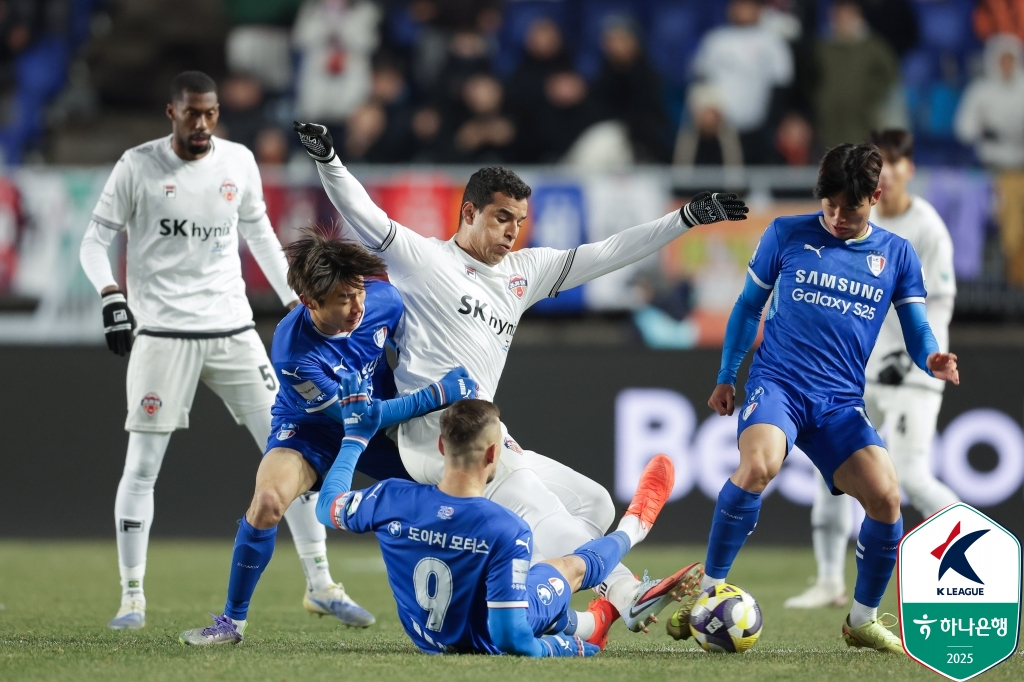 지난 3일 수원월드컵경기장에서 열린 수원 삼성과 제주 SK의 승강 플레이오프 1차전 경기 모습. /사진=한국프로축구연맹 제공