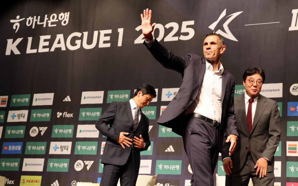 지난 10월 22일 상암누리꿈스퀘어에서 열린 하나은행 K리그1 2025 파이널라운드 미디어데이에 참석한 전북 현대 거스 포옛 감독. /사진=강영조 선임기자