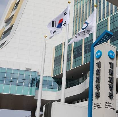 기재부, AMRO와 연례협의..."경제동향 등 협의" - 뉴스 썸네일 이미지