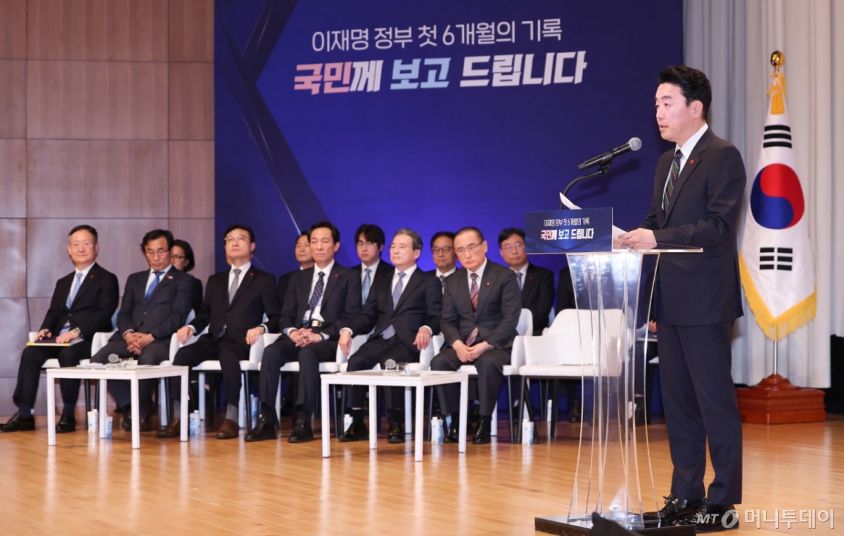 (서울=뉴스1) 허경 기자 = 강훈식 대통령 비서실장이 7일 서울 용산 대통령실 청사에서 열린 '이재명 정부 출범 6개월 성과 간담회'에서 발언하고 있다. 2025.12.7/뉴스1  Copyright © 뉴스1. All rights reserved. 무단 전재 및 재배포,  AI학습 이용 금지. /사진=(서울=뉴스1) 허경 기자