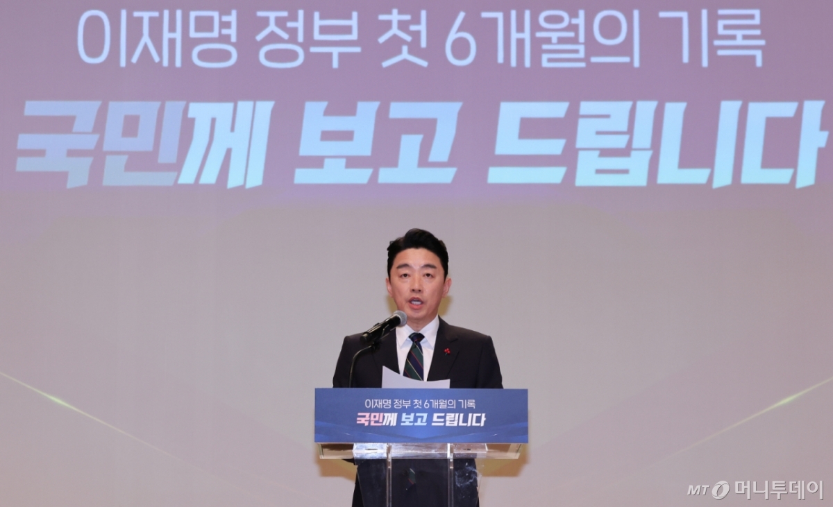 (서울=뉴스1) 허경 기자 = 강훈식 대통령 비서실장이 7일 서울 용산 대통령실 청사에서 열린 '이재명 정부 출범 6개월 성과 간담회'에서 발언하고 있다. 2025.12.7/뉴스1  Copyright © 뉴스1. All rights reserved. 무단 전재 및 재배포,  AI학습 이용 금지. /사진=(서울=뉴스1) 허경 기자