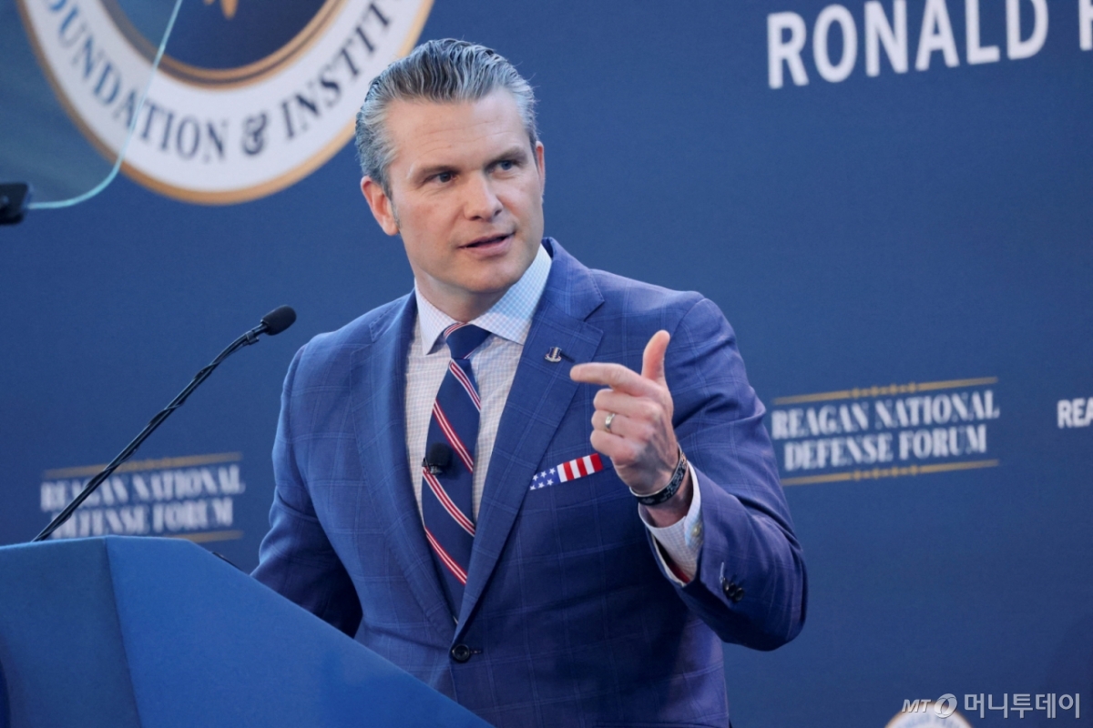(시미밸리 로이터=뉴스1) 김지완 기자 = 6일(현지시간) 피트 헤그세스 미국 국방장관이 캘리포니아주 시미밸리에서 열린 연례 레이건 국방포럼에서 연설하고 있다. 2025.12.06  ⓒ 로이터=뉴스1  Copyright © 뉴스1. All rights reserved. 무단 전재 및 재배포,  AI학습 이용 금지.