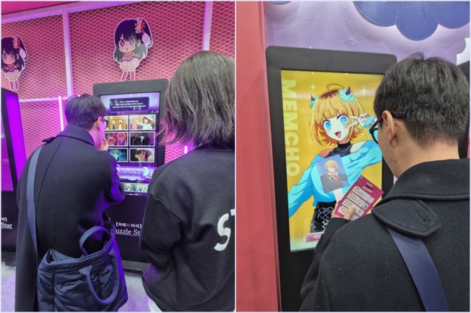 본지 이찬종 기자도 함께 게임쇼 내 부스를 돌며 뒤태 모델이 돼줬다. 사진은 NHN '최애의 아이' 부스를 체험하는 모습. /사진=김소연 기자
