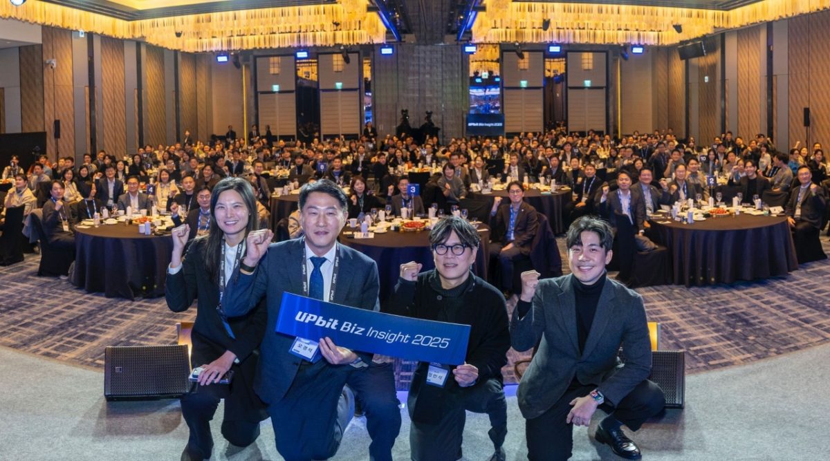 두나무는 지난 8일 서울 포시즌스 호텔에서 '업비트 비즈 인사이트(UBI) 2025'를 개최했다. 왼쪽부터 윤선주 두나무 최고브랜드임팩트책임자(CBIO), 오경석 두나무 대표, 정민석 두나무 최고운영책임자(COO), 손혁진 두나무 법인총괄.