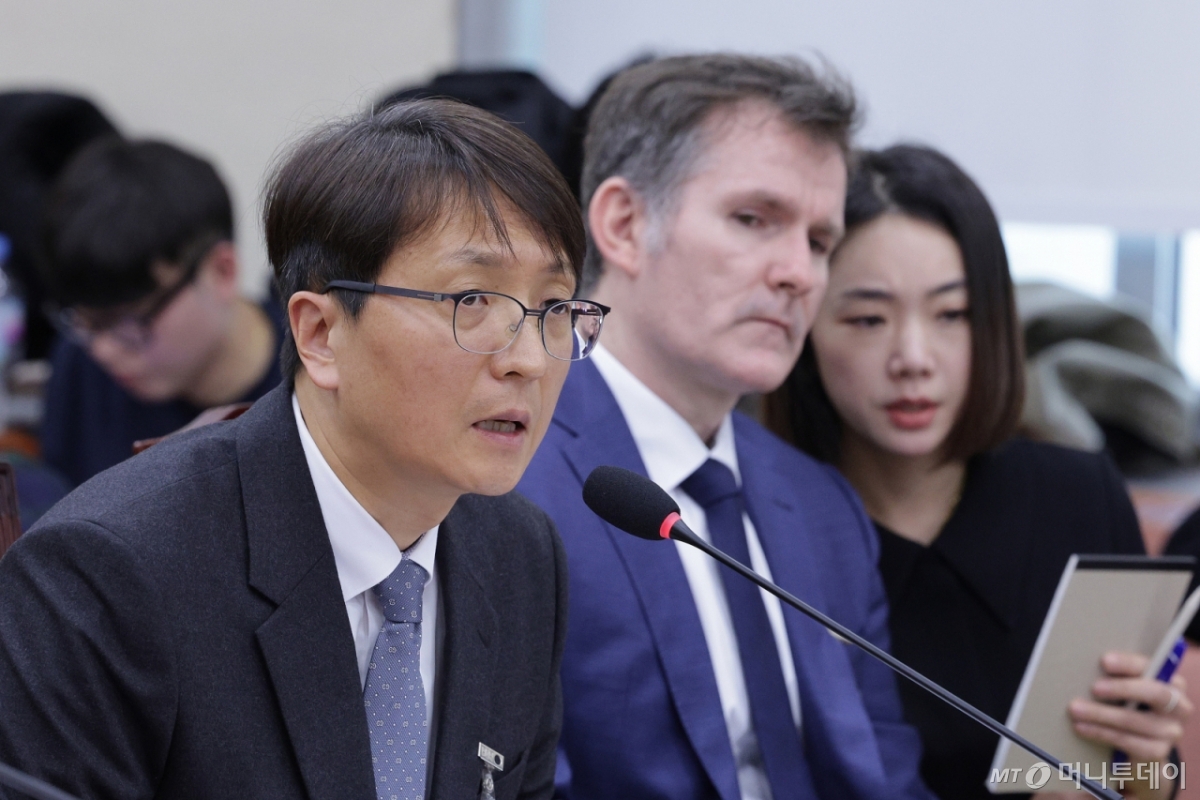 박대준 쿠팡 대표이사가 3일 서울 여의도 국회 정무위원회에서 열린 쿠팡 개인정보 유출 관련 현안질의에서 의원 질의에 답변하고 있다. 2025.12.3/뉴스1  Copyright © 뉴스1. All rights reserved. 무단 전재 및 재배포,  AI학습 이용 금지. /사진=(서울=뉴스1) 신웅수 기자