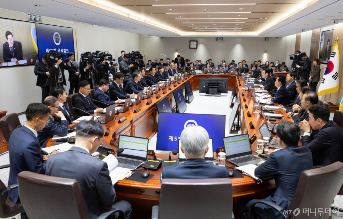 (서울=뉴스1) 허경 기자 = 이재명 대통령이 9일 서울 용산 대통령실 청사에서 열린 국무회의에서 발언하고 있다.?(대통령실 제공. 재판매 및 DB 금지) 2025.12.9/뉴스1  Copyright © 뉴스1. All rights reserved. 무단 전재 및 재배포,  AI학습 이용 금지. /사진=(서울=뉴스1) 허경 기자