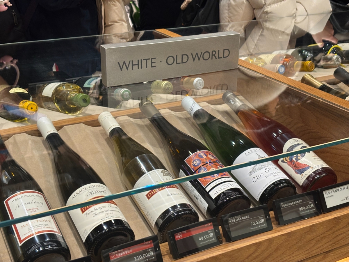사케, 샴페인 ,화이트와인 등을 깊이있게 선별한 화이트 리쿼 전문 매장 '클리어 '내부 모습. /사진=하수민기자 