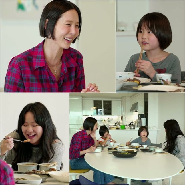 김나영이 엄마가 2명이라는 가정사를 고백한다. /사진제공=MBN 예능 '퍼즐트립' 