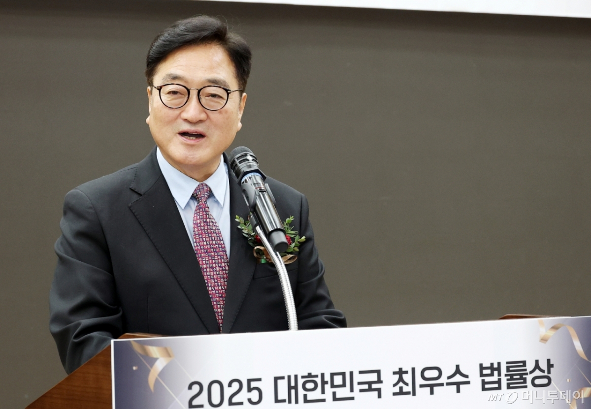 우원식 국회의장이 11일 서울 여의도 국회 의원회관에서 열린 '2025 대한민국 최우수 법률상'에서 축사를 하고 있다. /사진=김창현 기자 chmt@