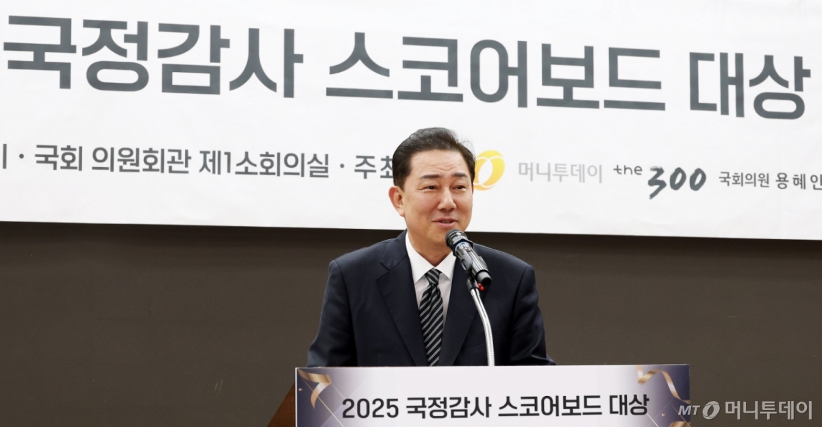 김병기 더불어민주당 원내대표가 11일 서울 여의도 국회 의원회관에서 열린 '2025 국정감사 스코어보드 대상'에서 축사를 하고 있다. /사진=김창현 chmt@