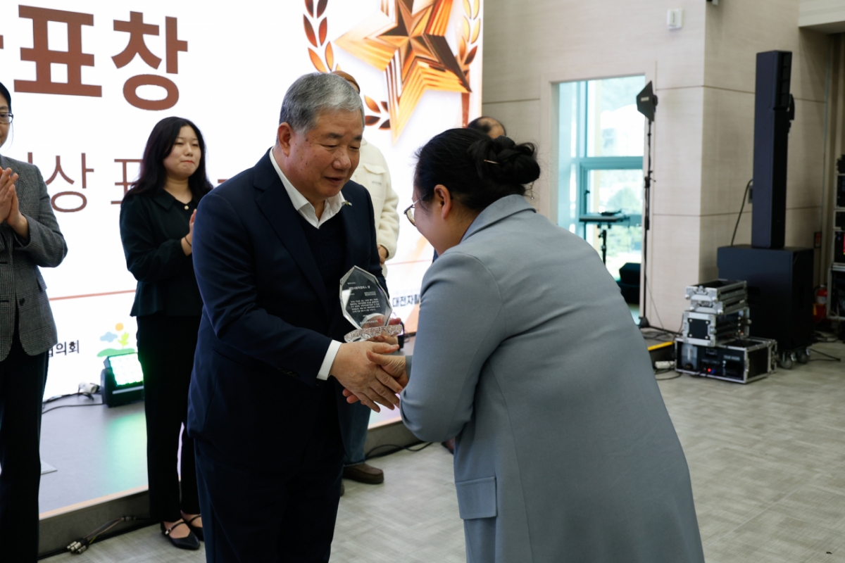 정태희(왼쪽) 대전하나시티즌 이사장. /사진=대전하나시티즌 제공