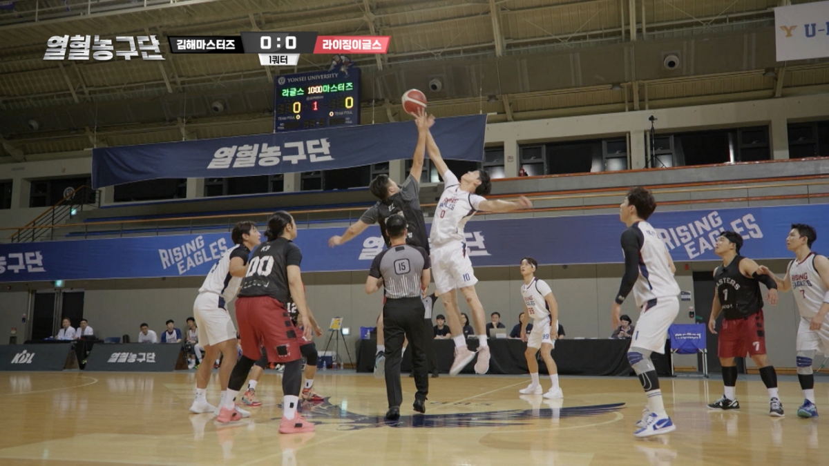 SBS 스포츠예능 열혈농구단에서 서장훈 감독이 이끄는 농구팀 라이징이글스가 영남 강호 김해 마스터즈와 한판 승부를 벌인다. /사진=CU미디어