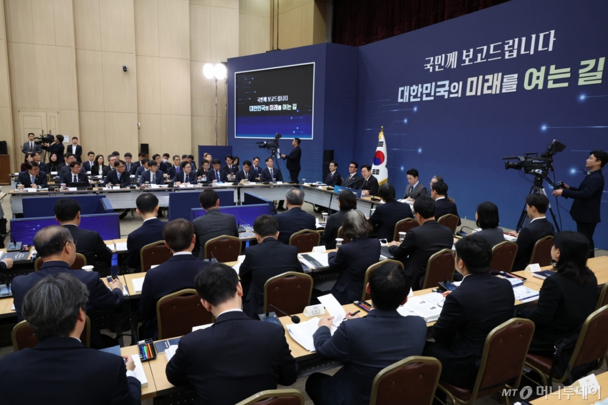 이재명 대통령이 12일 세종시 정부세종컨벤션센터에서 열린 과학기술정보통신부·개인정보보호위원회 업무보고에서 발언하고 있다. /사진=대통령실통신사진기자단