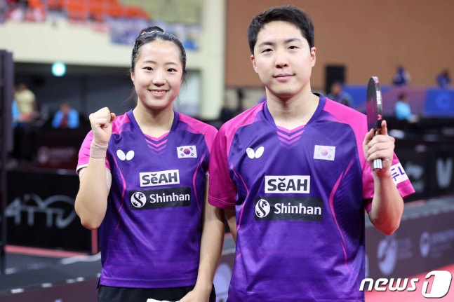 Shin Yu-bin (left) and Lim Jong-hoon. /Photo = News 1