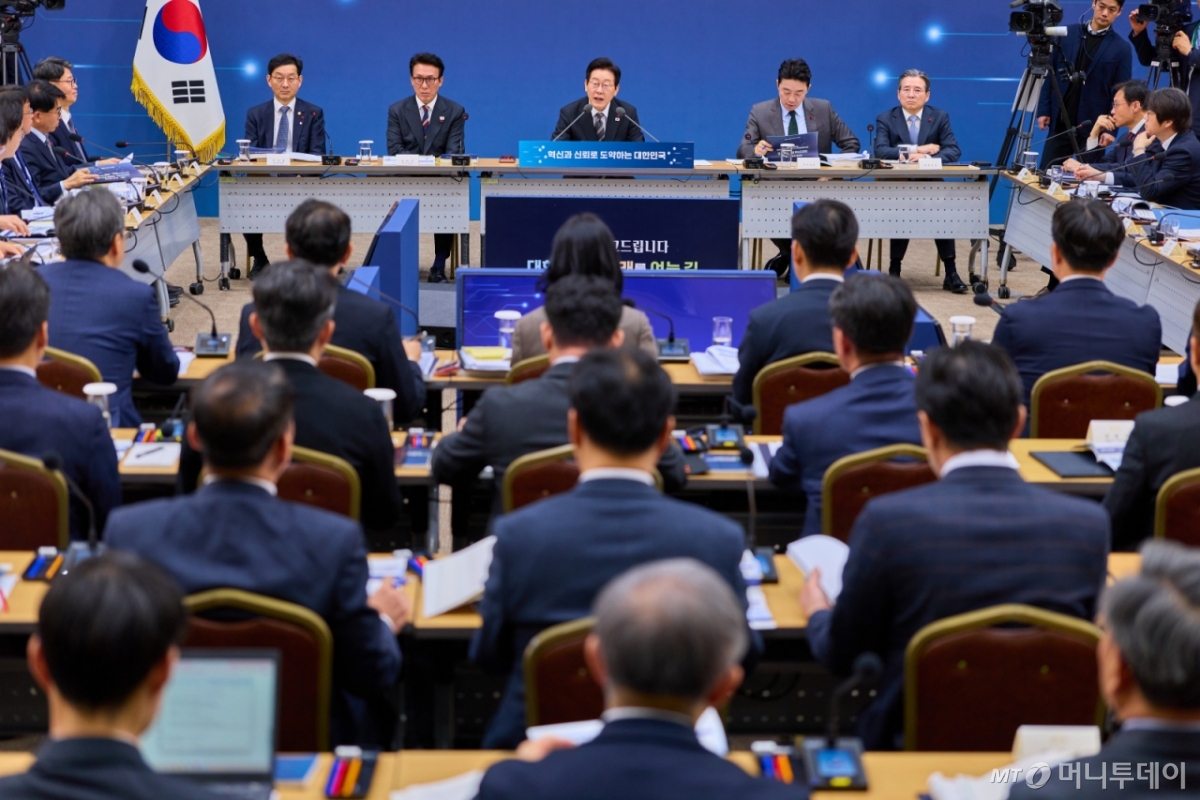 (서울=뉴스1) 이재명 기자 = 이재명 대통령이 12일 세종시 정부세종컨벤션센터에서 열린 과학기술정보통신부·개인정보보호위원회 업무보고에서 발언하고 있다. (대통령실 제공. 재판매 및 DB 금지)  2025.12.12/뉴스1  Copyright © 뉴스1. All rights reserved. 무단 전재 및 재배포,  AI학습 이용 금지. /사진=(서울=뉴스1) 이재명 기자