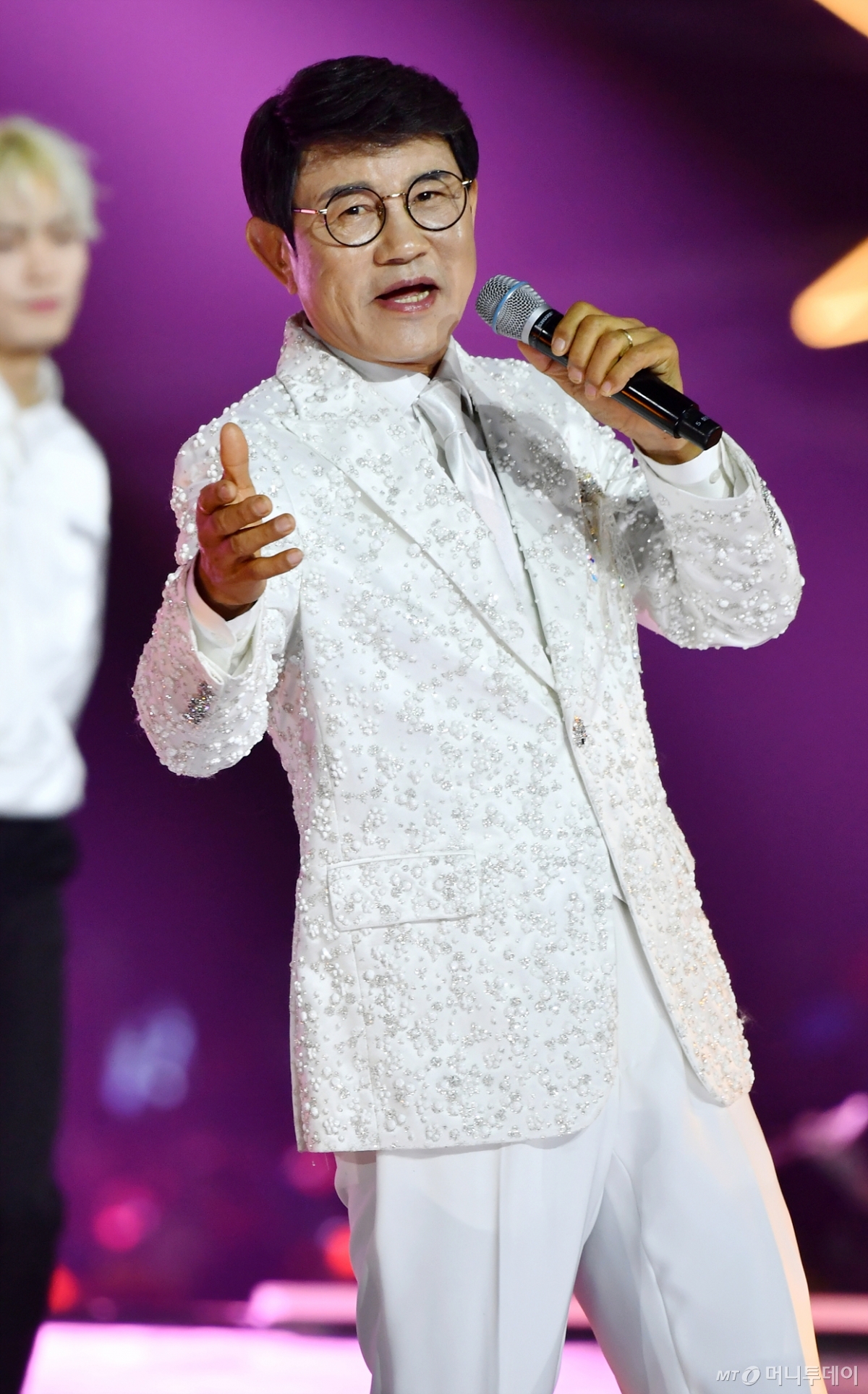 (서울=뉴스1) 권현진 기자 = ·가수 설운도가 26일 오후 영종도 인스파이어 아레나에서 열린 '2024 SBS 트롯대전'에 출연해 화려한 무대를 선보이고 있다. (SBS 제공) 2024.12.26/뉴스1 Copyright © 뉴스1. All rights reserved. 무단 전재 및 재배포, AI학습 이용 금지. /사진=(서울=뉴스1) 권현진 기자