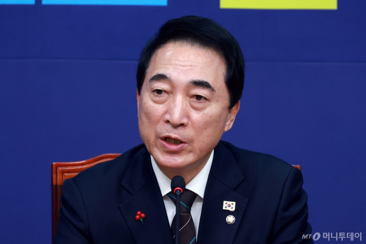 [서울=뉴시스] 고승민 기자 = 박수현 더불어민주당 수석대변인이 14일 서울 여의도 국회에서 현안 기자간담회를 하고 있다. 2025.12.14. kkssmm99@newsis.com /사진=고승민