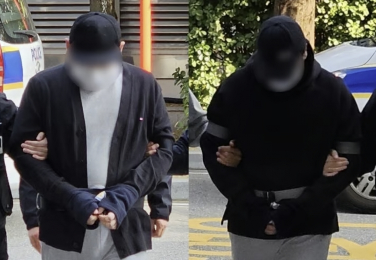 유튜버 '수탉'을 납치해 살해하려 한 혐의를 받는 남성 2명이 지난 10월29일 인천지법에서 열린 구속 전 피의자 심문(영장실질심사)에 출석하고 있다. /사진=뉴시스