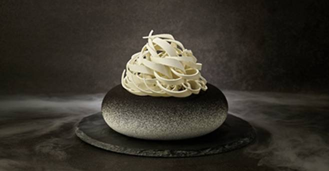 서울신라호텔이 크리스마스·연말 시즌 선보인 '더 파이니스트 럭셔리' 케이크. 가격은 50만원. /사진=서울신라호텔 홈페이지 