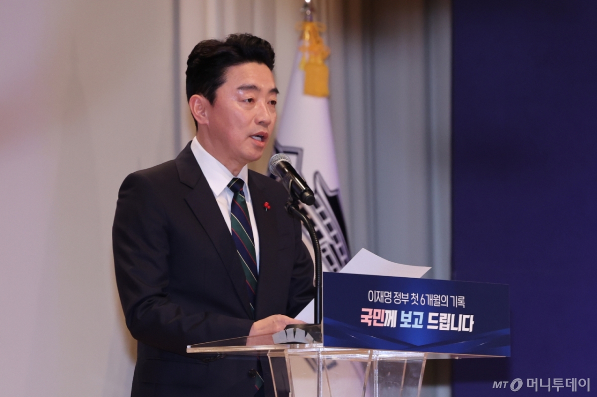 (서울=뉴스1) 허경 기자 = 강훈식 대통령 비서실장이 7일 서울 용산 대통령실 청사에서 열린 '이재명 정부 출범 6개월 성과 간담회'에서 발언하고 있다.  2025.12.7/뉴스1  Copyright © 뉴스1. All rights reserved. 무단 전재 및 재배포,  AI학습 이용 금지. /사진=(서울=뉴스1) 허경 기자