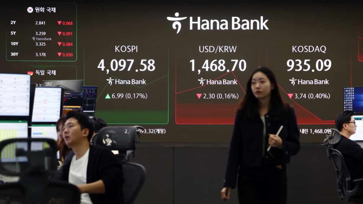 코스피, 외인·기관 '팔자'에 1% 하락…삼전·하이닉스 약세