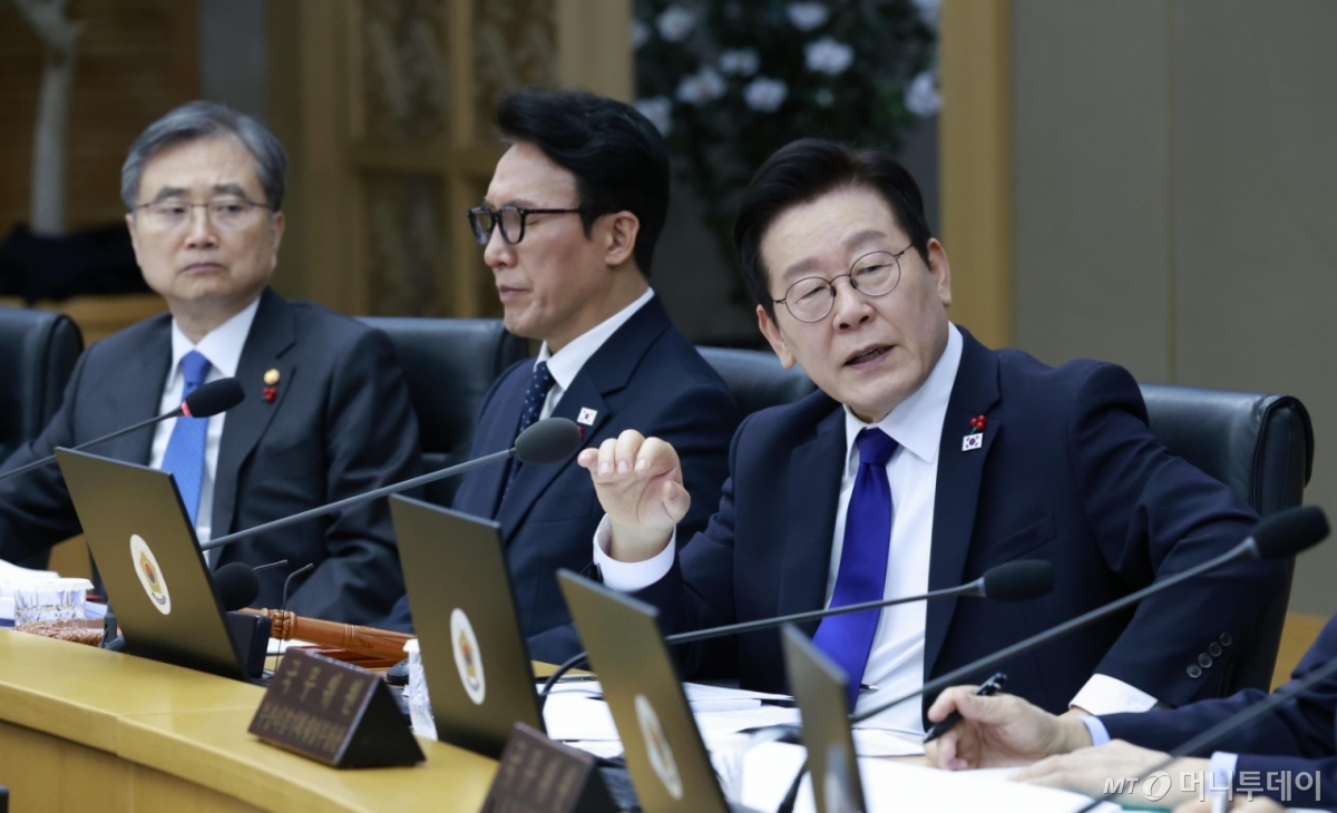 [세종=뉴시스] 최동준 기자 = 이재명 대통령이 16일 세종시 정부세종청사에서 열린 국무회의에서 발언하고 있다. 2025.12.16. photocdj@newsis.com /사진=최동준