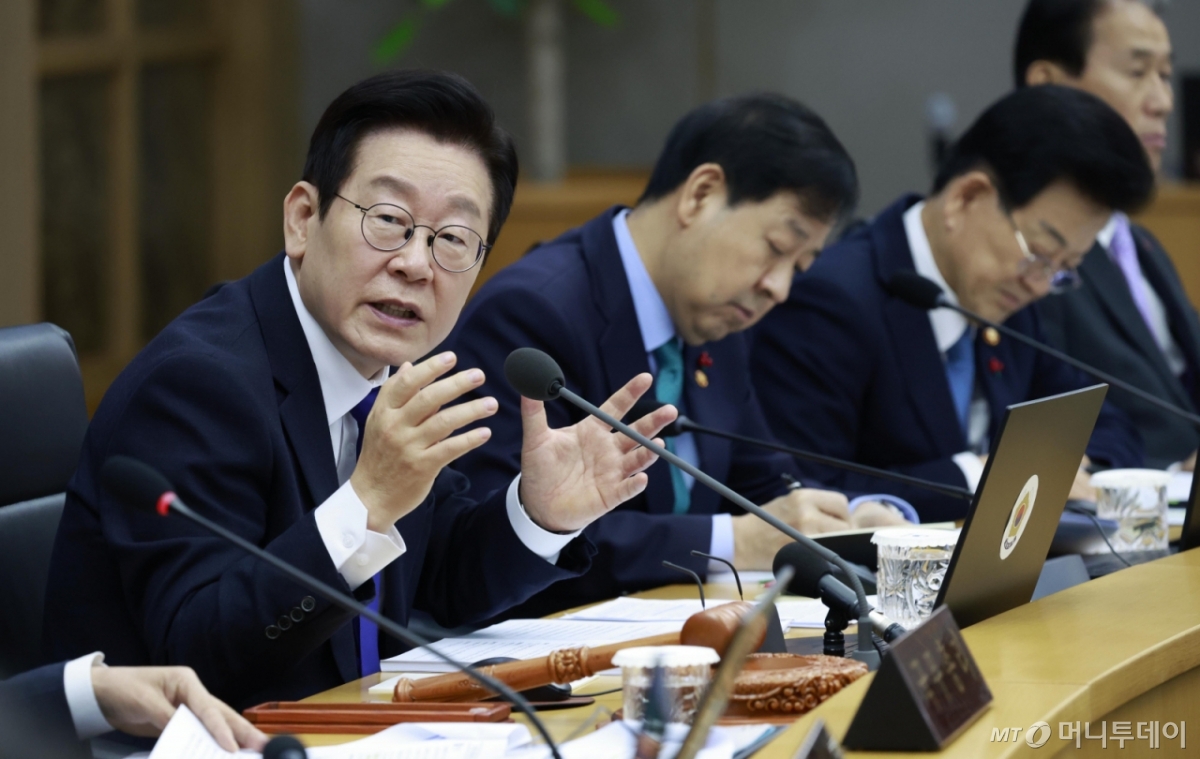 [세종=뉴시스] 최동준 기자 = 이재명 대통령이 16일 세종시 정부세종청사에서 열린 국무회의에서 발언하고 있다. 2025.12.16. photocdj@newsis.com /사진=최동준