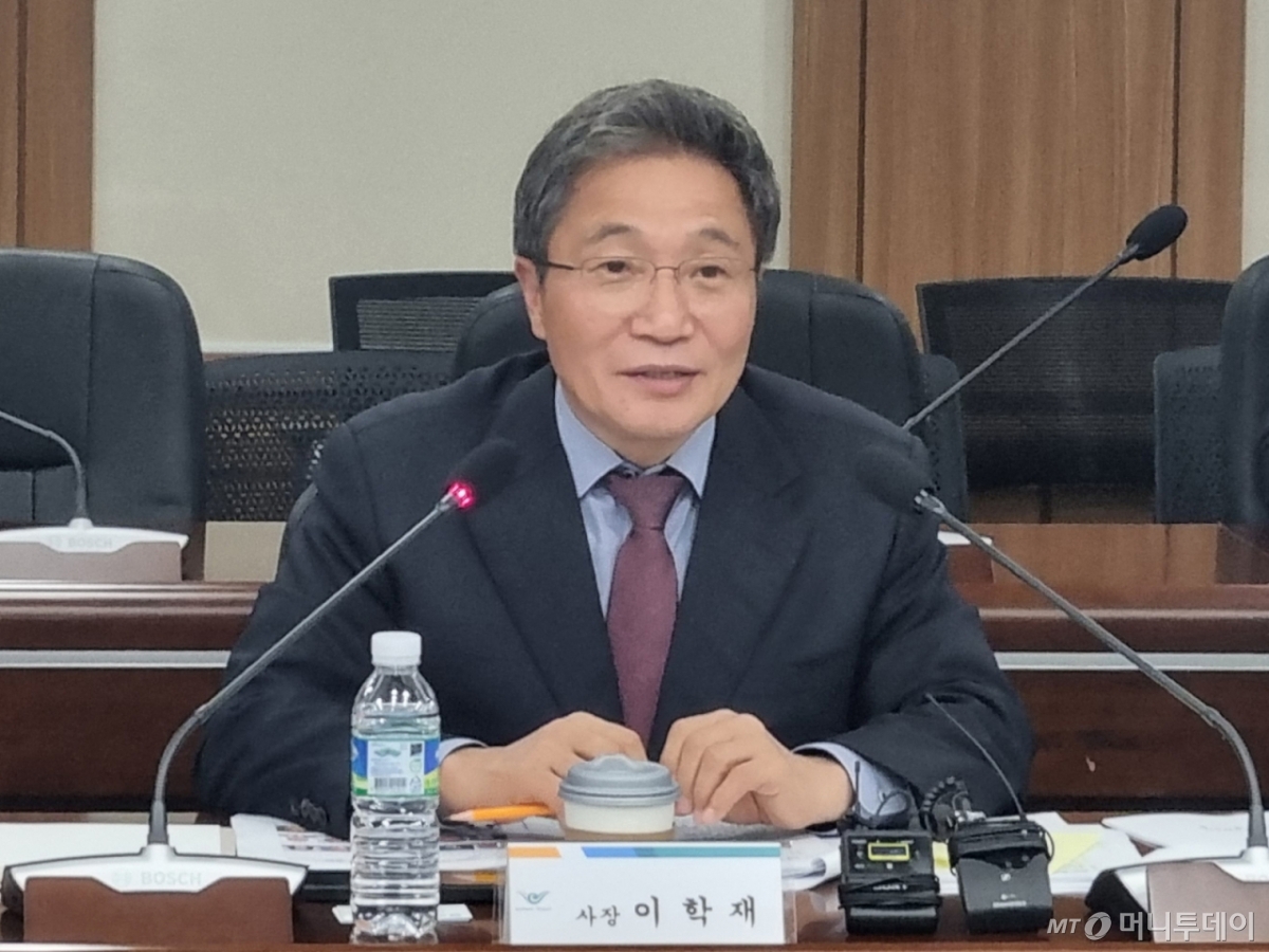 (서울=뉴스1) = 이학재 인천국제공항공사 사장이 16일 오전 인천 중구 공항청사에서 열린 기자간담회에서 발언하고 있다. (인천국제공항공사 제공. 재판매 및 DB 금지) 2025.12.16/뉴스1  Copyright © 뉴스1. All rights reserved. 무단 전재 및 재배포,  AI학습 이용 금지. /사진=(서울=뉴스1)