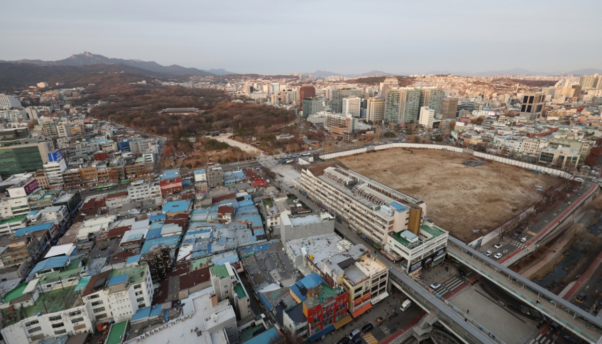  12일 서울 종로구 종묘와 세운4구역의 모습. / 사진 = 뉴시스